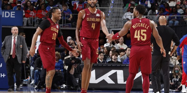爱游戏游戏平台-NBA高管观点：骑士队若再无缘总决赛，需全面调整阵容